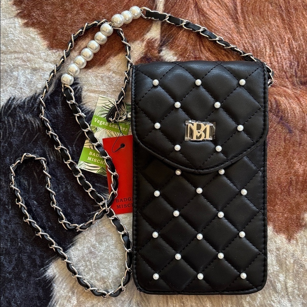 Brand New Badgley Mischka Black Pearls Phone Case Card Holder Chain Crossbody